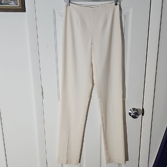 Worth NY Pants - Worth NY Cream Straight‎ Leg Women's Pants In A Size 2. LINED, WOOLLAINE